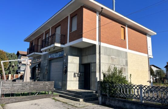 CANDIOLO &#8211; CENTRO &#8211; APPARTAMENTO AMPIO CON MAGAZZINO E AREA ESTERNA &#8211;